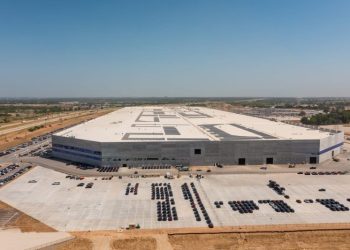 Elon Musk confirms Tesla has signed a $16.5 billion chip contract with Samsung Electronics