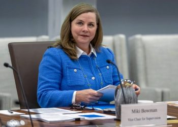 A top Federal Reserve official says bleak jobs data backs the case for 3 rate cuts